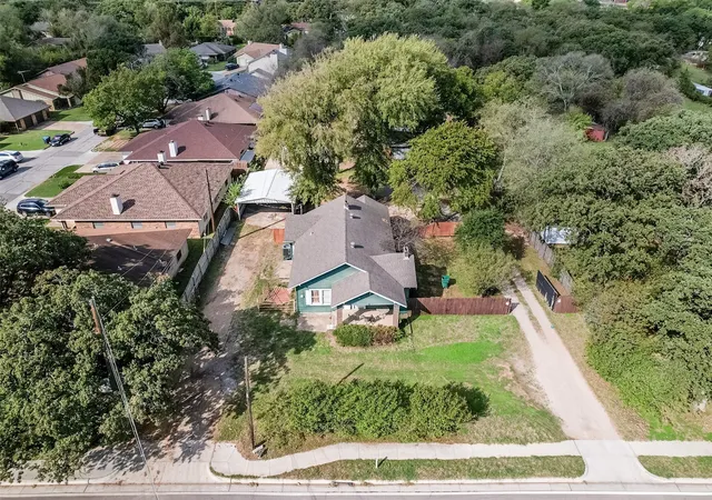 Photo 1 of Sale Pending at 2424 Handley Dr, Fort Worth, TX 76112 | MLS# 21409950 | Listing updated on 2026-10-20
