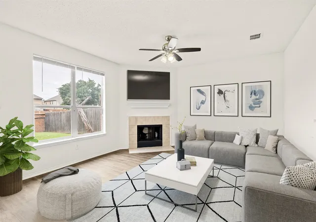 Photo 4 of Single family home for sale at 312 Elk Run Dr, Fort Worth, TX 76140 | MLS# 21414713 | Listing updated on 2026-10-21