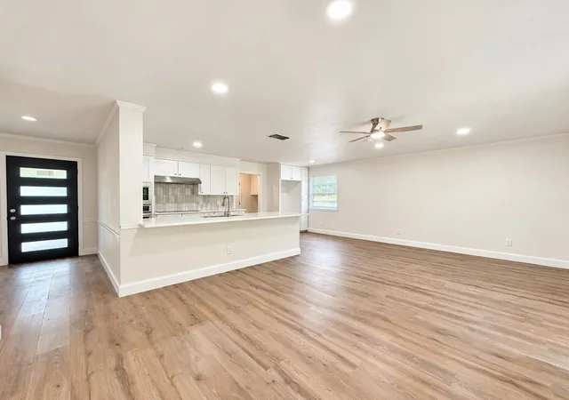 Photo 3 of Single family home for sale at 607 Stanford St, Corsicana, TX 75110 | MLS# 21414806 | Listing updated on 2026-10-20