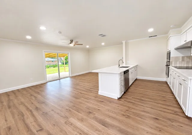 Photo 4 of Single family home for sale at 607 Stanford St, Corsicana, TX 75110 | MLS# 21414806 | Listing updated on 2026-10-20