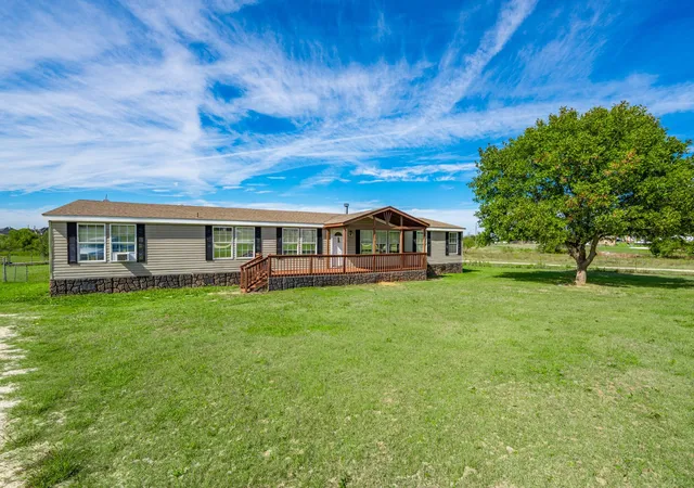 Photo 2 of Manufactured home for sale at 9413 Alabama St, Joshua, TX 76058 | MLS# 21412385 | Listing updated on 2026-10-20