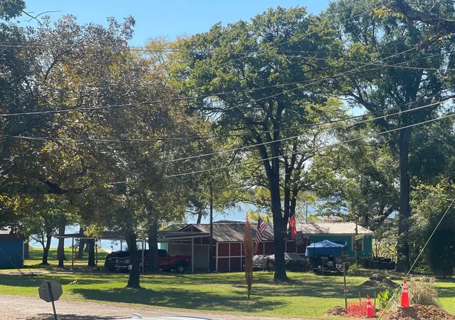 Photo 2 of Manufactured home for sale at 156 Van Horn St, Mabank, TX 75156 | MLS# 21414261 | Listing updated on 2026-10-22