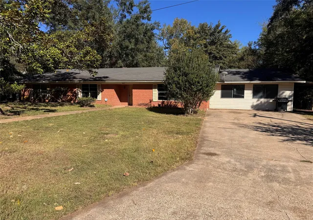 Photo 1 of Sale Pending at 1405 Regina St, Mansfield, LA 71052 | MLS# 21415125 | Listing updated on 2026-10-20