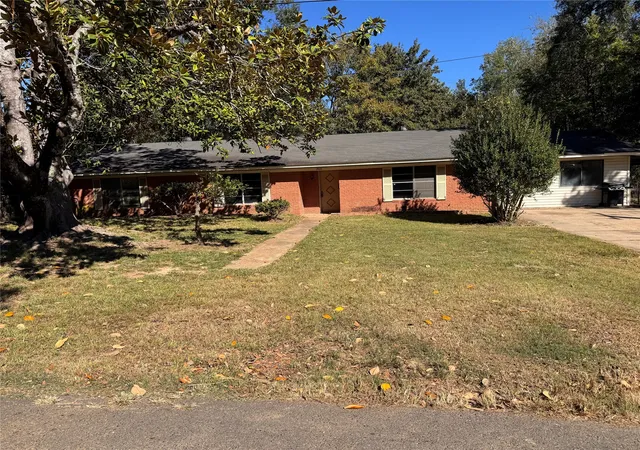 Photo 1 of Sale Pending at 1405 Regina St, Mansfield, LA 71052 | MLS# 21415125 | Listing updated on 2026-10-20