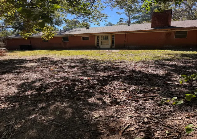 Photo 2 of Sale Pending at 1405 Regina St, Mansfield, LA 71052 | MLS# 21415125 | Listing updated on 2026-10-20