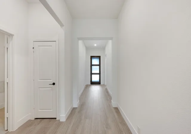 Photo 4 of Single family home for sale at 937 Cardinal Dr, Midlothian, TX 76065 | MLS# 21415141 | Listing updated on 2026-10-20
