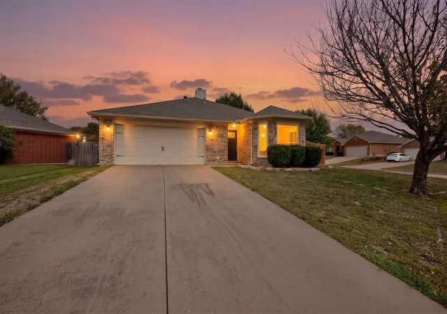 Single family home for sale at 600 Jamie Ln, Mansfield, TX 76063 | MLS# 21415129