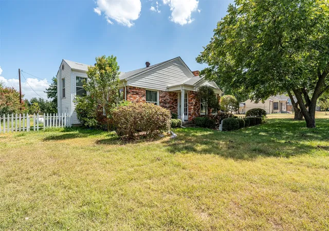 Photo 1 of Single family home for sale at 465 Southview Dr, Allen, TX 75002 | MLS# 21414520 | Listing updated on 2026-10-30