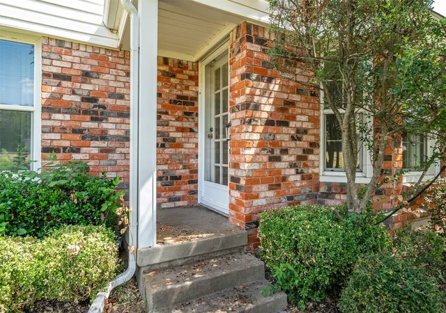 Photo 3 of Single family home for sale at 465 Southview Dr, Allen, TX 75002 | MLS# 21414520 | Listing updated on 2026-10-30