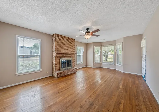 Photo 4 of Single family home for sale at 465 Southview Dr, Allen, TX 75002 | MLS# 21414520 | Listing updated on 2026-10-30