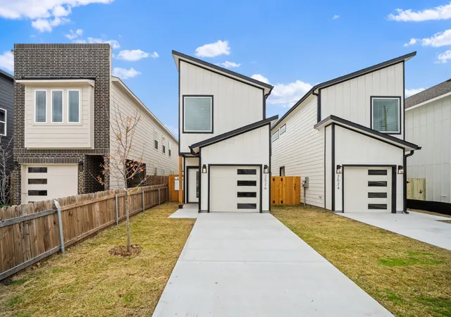Single family home for sale at 2526 Peabody, Dallas, TX 75215 | MLS# 21415275