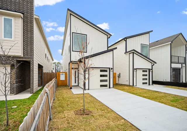 Photo 1 of Single family home for sale at 2526 Peabody, Dallas, TX 75215 | MLS# 21415275 | Listing updated on 2026-10-20