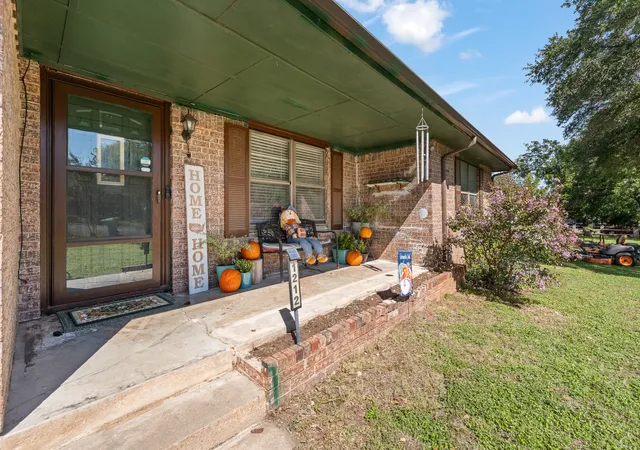 Photo 1 of Single family home for sale at 1212 Briarwood Dr, Cleburne, TX 76033 | MLS# 21415315 | Listing updated on 2026-10-22