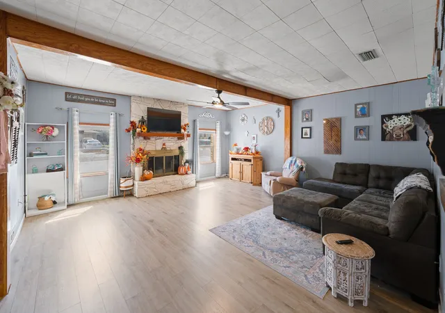 Photo 3 of Single family home for sale at 1212 Briarwood Dr, Cleburne, TX 76033 | MLS# 21415315 | Listing updated on 2026-10-22