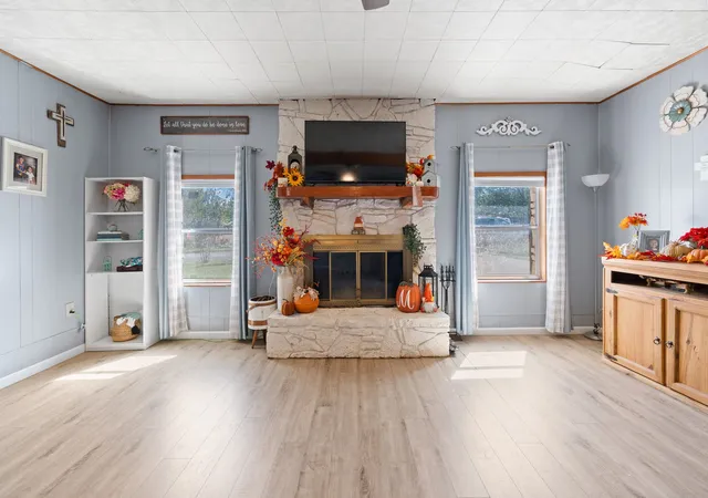 Photo 4 of Single family home for sale at 1212 Briarwood Dr, Cleburne, TX 76033 | MLS# 21415315 | Listing updated on 2026-10-22