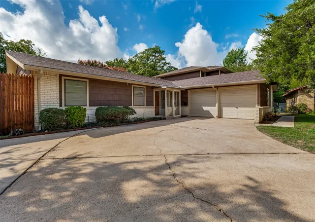 Photo 1 of Single family home for sale at 417 Keats Cir, Irving, TX 75061 | MLS# 21415006 | Listing updated on 2026-10-21