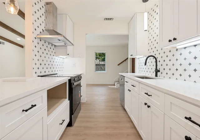 Photo 3 of Single family home for sale at 417 Keats Cir, Irving, TX 75061 | MLS# 21415006 | Listing updated on 2026-10-21