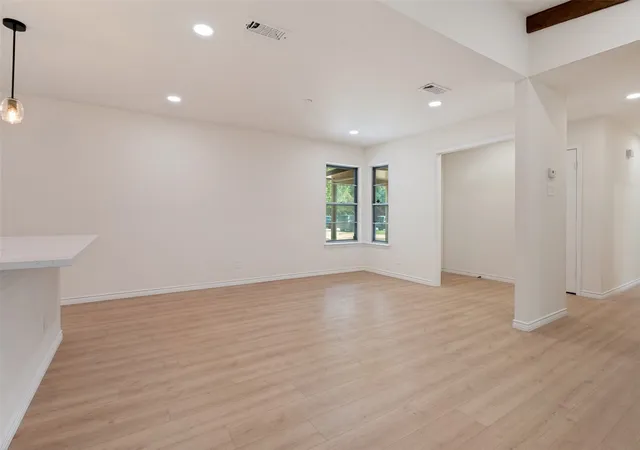 Photo 4 of Single family home for sale at 417 Keats Cir, Irving, TX 75061 | MLS# 21415006 | Listing updated on 2026-10-21