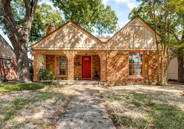 Photo 1 of Single family home for sale at 2219 Carnes St, Dallas, TX 75208 | MLS# 21415340 | Listing updated on 2026-10-20