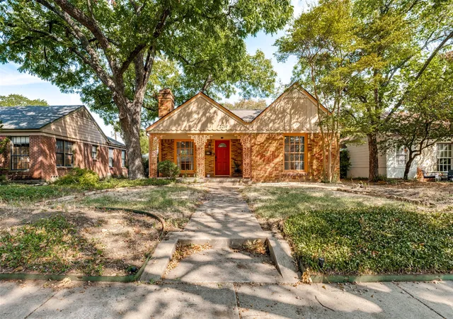 Photo 2 of Single family home for sale at 2219 Carnes St, Dallas, TX 75208 | MLS# 21415340 | Listing updated on 2026-10-20