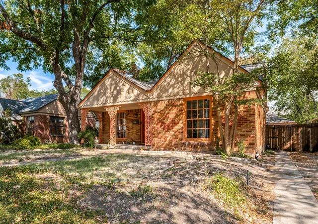 Photo 3 of Single family home for sale at 2219 Carnes St, Dallas, TX 75208 | MLS# 21415340 | Listing updated on 2026-10-20