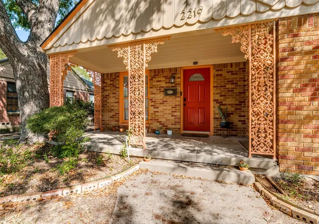 Photo 4 of Single family home for sale at 2219 Carnes St, Dallas, TX 75208 | MLS# 21415340 | Listing updated on 2026-10-20