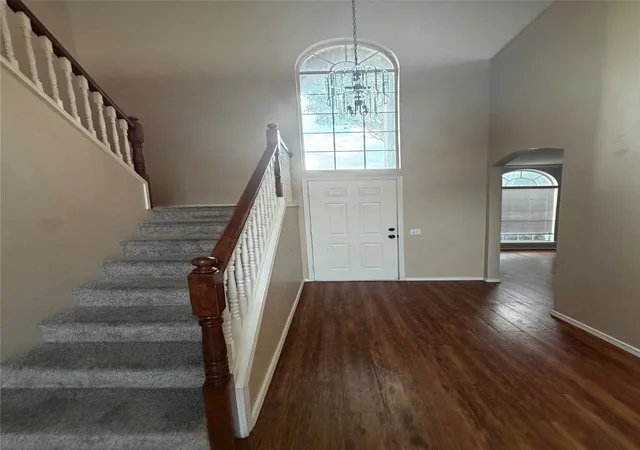 Photo 4 of Single family home for sale at 913 Waterford Way, Euless, TX 76039 | MLS# 21412863 | Listing updated on 2026-10-20