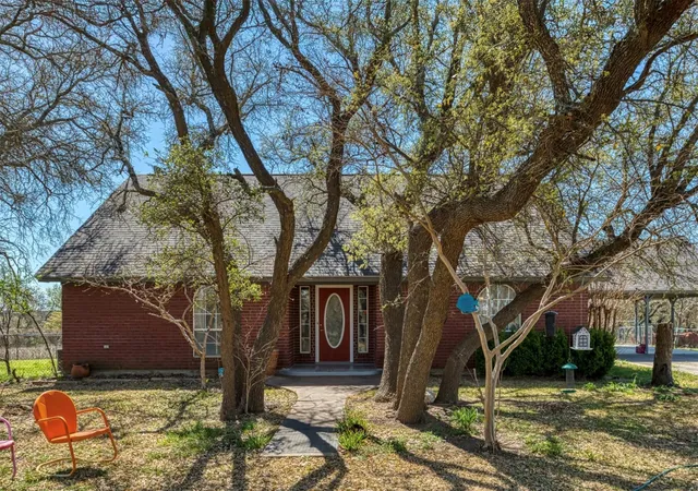 Photo 1 of House for sale at 1208 Private Rd 1399, Dublin, TX 76446 | MLS# 21412832 | Listing updated on 2026-10-20