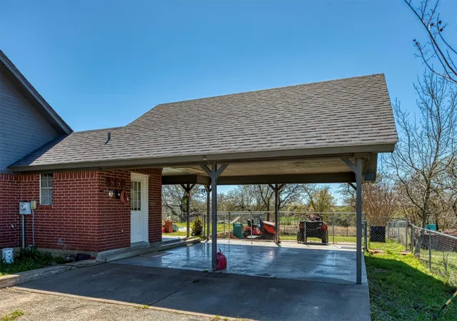 Photo 2 of House for sale at 1208 Private Rd 1399, Dublin, TX 76446 | MLS# 21412832 | Listing updated on 2026-10-20