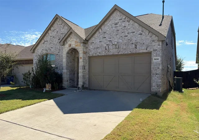 Photo 1 of Single family home for sale at 5832 Pensby Dr, Aubrey, TX 76227 | MLS# 21415396 | Listing updated on 2026-10-20