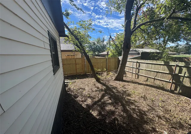 Photo 2 of Single family home for sale at 548 Miller Ln, Van Alstyne, TX 75495 | MLS# 21415490 | Listing updated on 2026-10-28