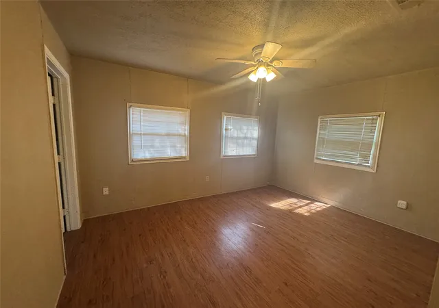 Photo 3 of Single family home for sale at 548 Miller Ln, Van Alstyne, TX 75495 | MLS# 21415490 | Listing updated on 2026-10-28