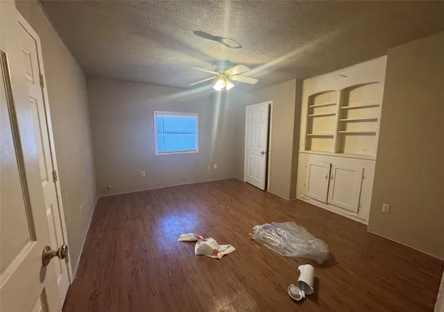 Photo 3 of Single family home for sale at 548 Miller Ln, Van Alstyne, TX 75495 | MLS# 21415490 | Listing updated on 2026-10-28