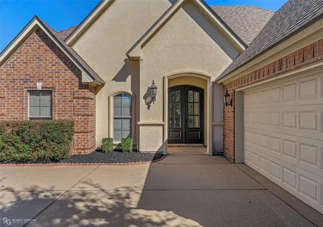 Photo 2 of Single family home for sale at 306 Magazine Ct, Bossier City, LA 71111 | MLS# 21415475 | Listing updated on 2026-10-27