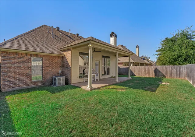 Photo 3 of Single family home for sale at 306 Magazine Ct, Bossier City, LA 71111 | MLS# 21415475 | Listing updated on 2026-10-27