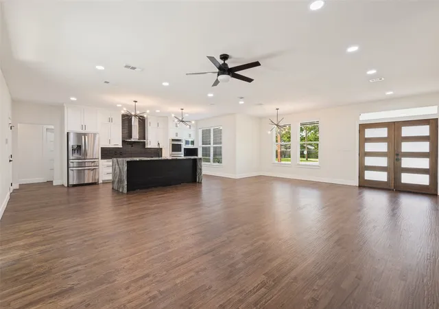 Photo 4 of Single family home for sale at 2 Deer Run Cir, Malakoff, TX 75148 | MLS# 21415423 | Listing updated on 2026-10-20