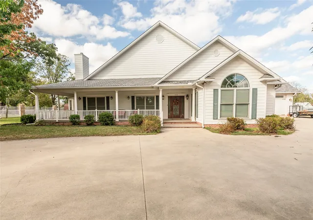 Photo 1 of Single family home for sale at 206 Poplar St, Nocona, TX 76255 | MLS# 21415545 | Listing updated on 2026-10-20