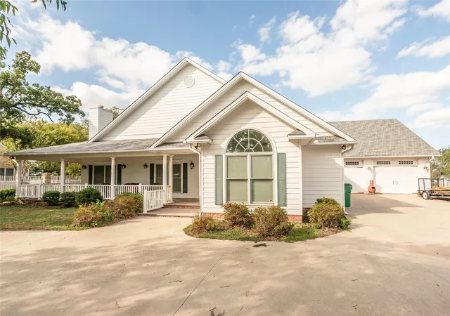 Photo 2 of Single family home for sale at 206 Poplar St, Nocona, TX 76255 | MLS# 21415545 | Listing updated on 2026-10-20