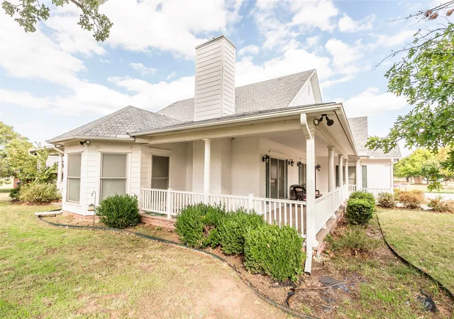Photo 3 of Single family home for sale at 206 Poplar St, Nocona, TX 76255 | MLS# 21415545 | Listing updated on 2026-10-20