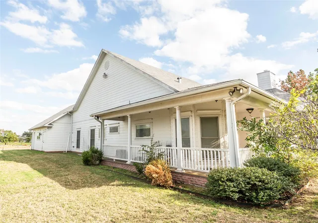 Photo 4 of Single family home for sale at 206 Poplar St, Nocona, TX 76255 | MLS# 21415545 | Listing updated on 2026-10-20