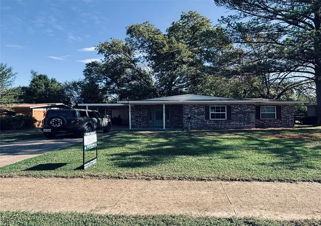 Photo 1 of Single family home for sale at 2033 Bowie Dr, Corsicana, TX 75110 | MLS# 21413298 | Listing updated on 2026-10-20