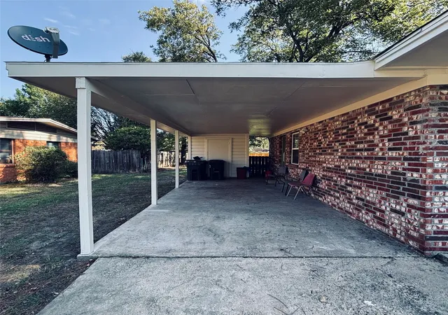 Photo 1 of Single family home for sale at 2033 Bowie Dr, Corsicana, TX 75110 | MLS# 21413298 | Listing updated on 2026-10-20