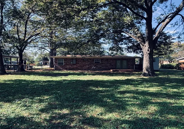 Photo 4 of Single family home for sale at 2033 Bowie Dr, Corsicana, TX 75110 | MLS# 21413298 | Listing updated on 2026-10-20