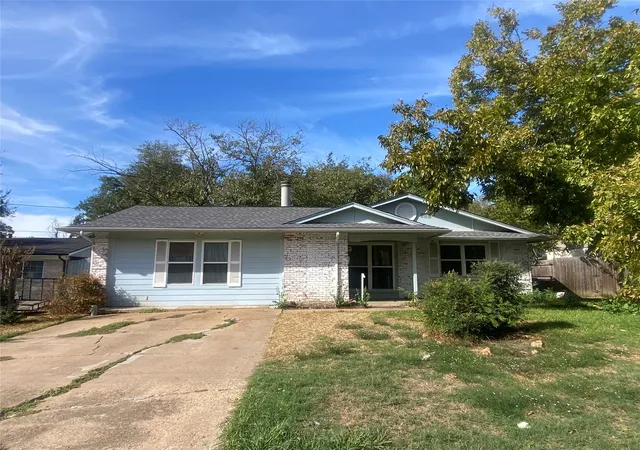 Photo 1 of Sale Pending at 2721 Ridgewood St, Irving, TX 75062 | MLS# 21415659 | Listing updated on 2026-10-27