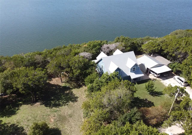 Photo 3 of Single family home for sale at 117 Mckee St, Whitney, TX 76692 | MLS# 21415661 | Listing updated on 2026-10-20