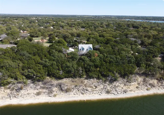 Photo 4 of Single family home for sale at 117 Mckee St, Whitney, TX 76692 | MLS# 21415661 | Listing updated on 2026-10-20