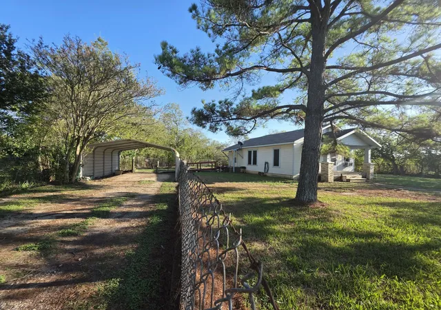 Photo 3 of Single family home for sale at 713 W Fannin, Mexia, TX 76667 | MLS# 21415575 | Listing updated on 2026-10-27