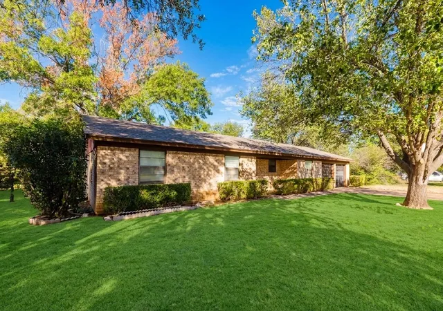 Photo 1 of Single family home for sale at 409 Crestwood Dr, Eastland, TX 76448 | MLS# 21415621 | Listing updated on 2026-10-29