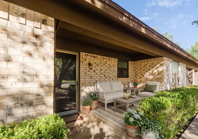 Photo 2 of Single family home for sale at 409 Crestwood Dr, Eastland, TX 76448 | MLS# 21415621 | Listing updated on 2026-10-29
