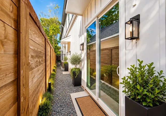 Photo 2 of Single family home for sale at 511 N Patton St, Dallas, TX 75203 | MLS# 21415451 | Listing updated on 2026-10-20